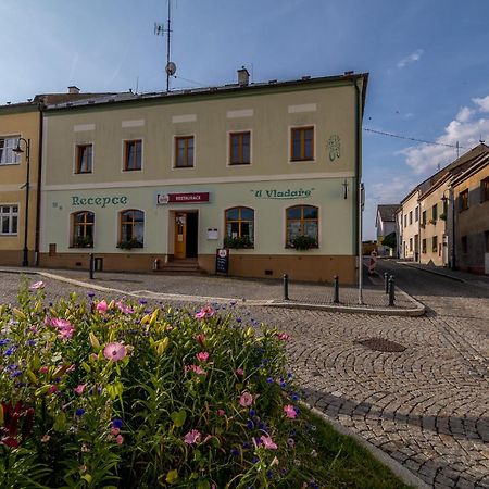 Penzion A Restaurace U Vladare Touzim Екстер'єр фото