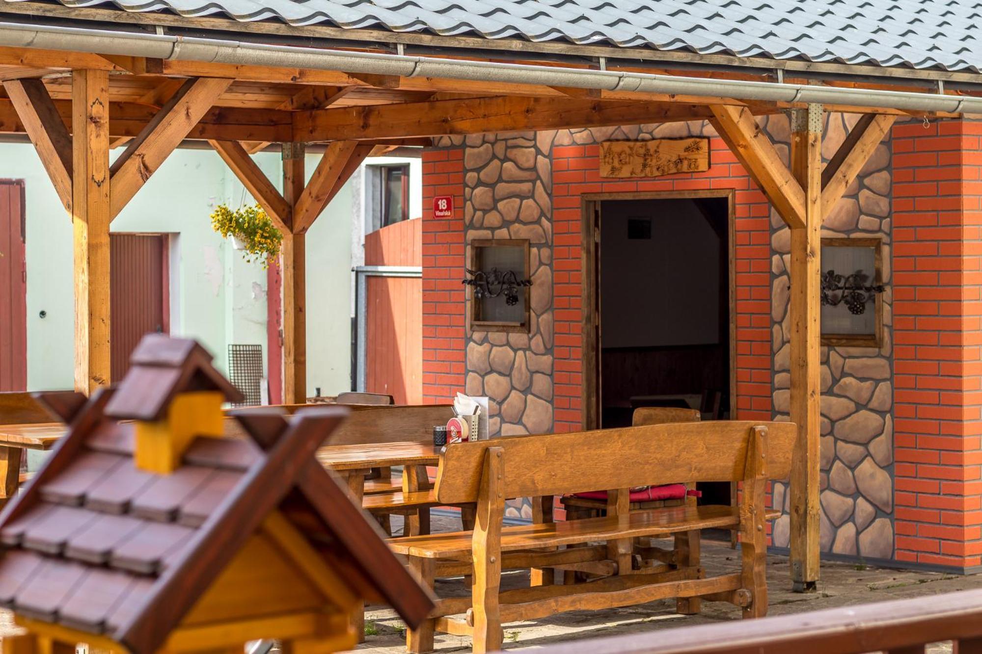 Penzion A Restaurace U Vladare Touzim Екстер'єр фото