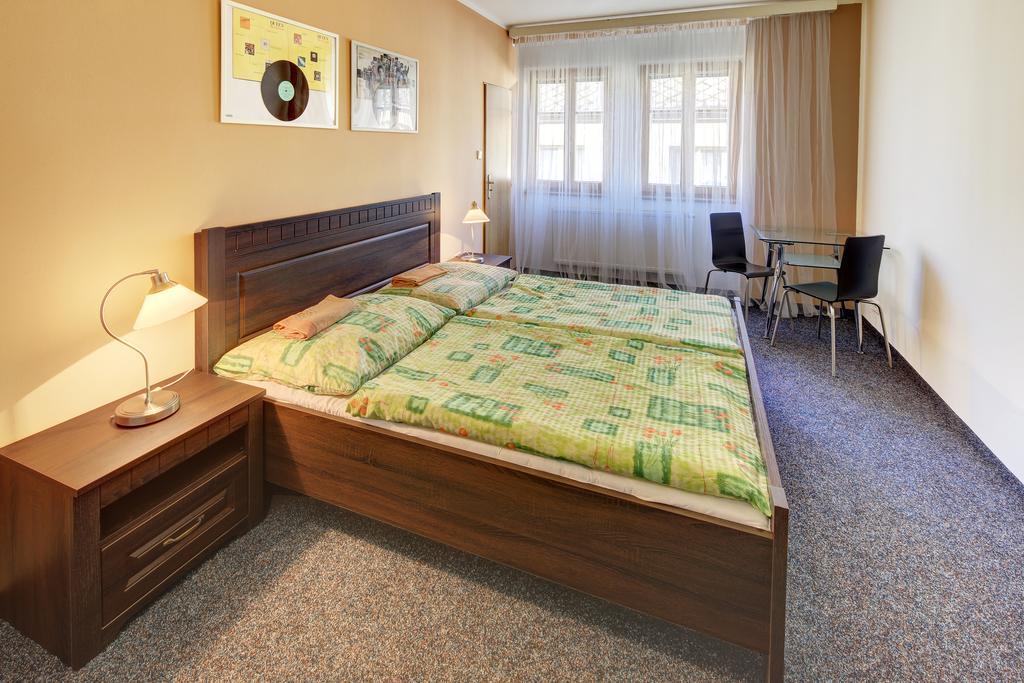 Penzion A Restaurace U Vladare Touzim Екстер'єр фото